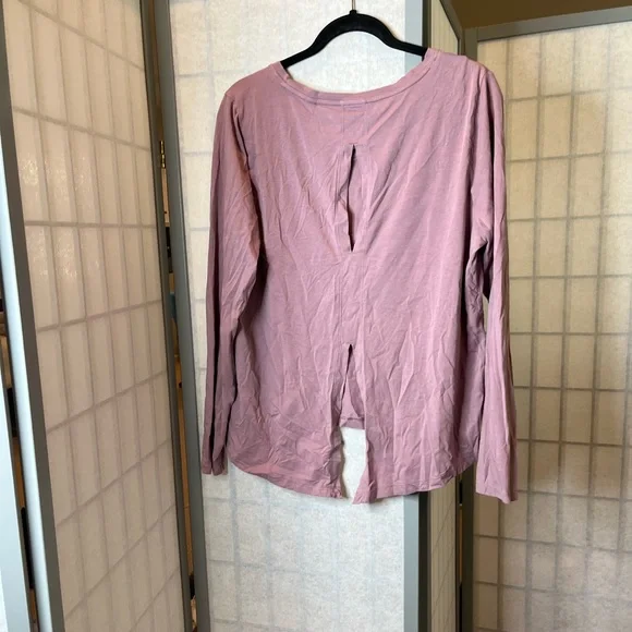 HP 🎉 Athleta long sleeved top - Picture 5 of 5